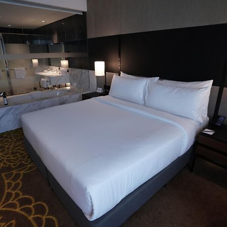 Hilton Bengaluru Embassy Manyata Business Park Ξενοδοχείο Εξωτερικό φωτογραφία