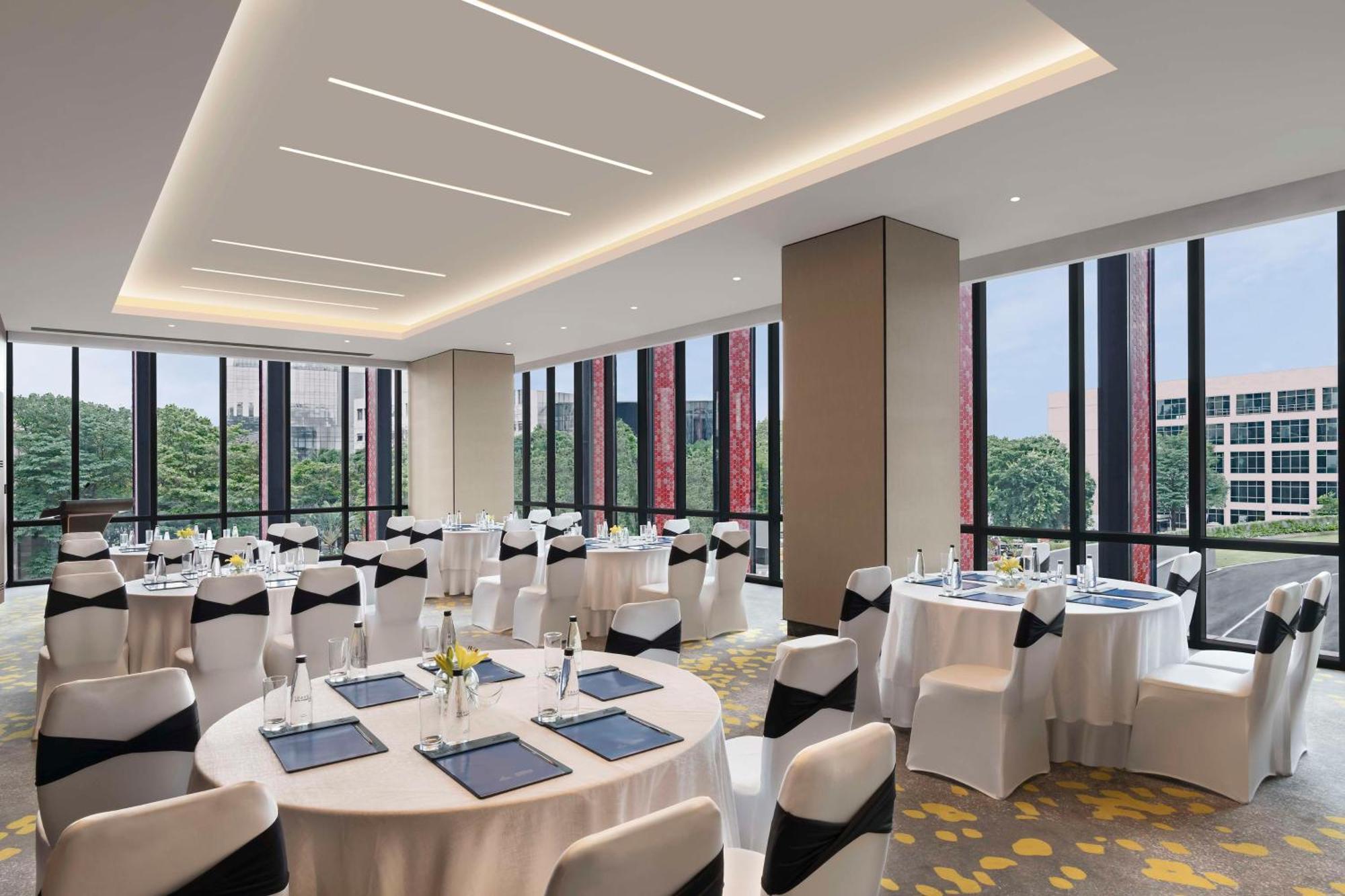 Hilton Bengaluru Embassy Manyata Business Park Ξενοδοχείο Εξωτερικό φωτογραφία