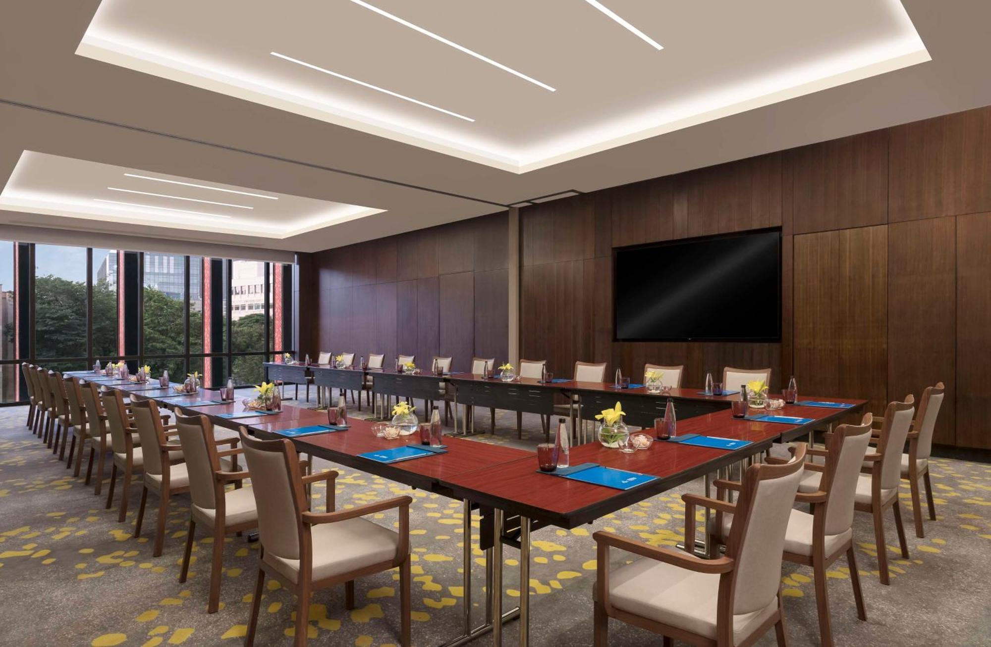 Hilton Bengaluru Embassy Manyata Business Park Ξενοδοχείο Εξωτερικό φωτογραφία
