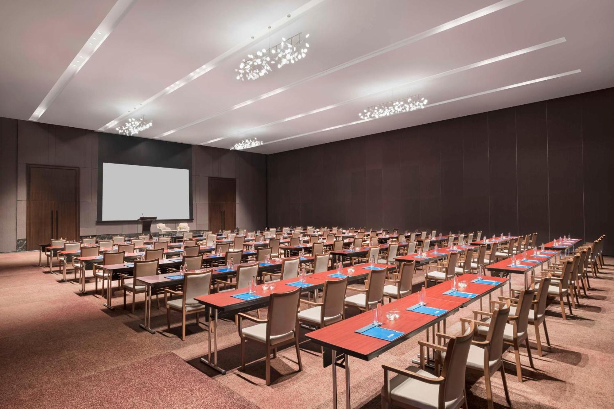 Hilton Bengaluru Embassy Manyata Business Park Ξενοδοχείο Εξωτερικό φωτογραφία