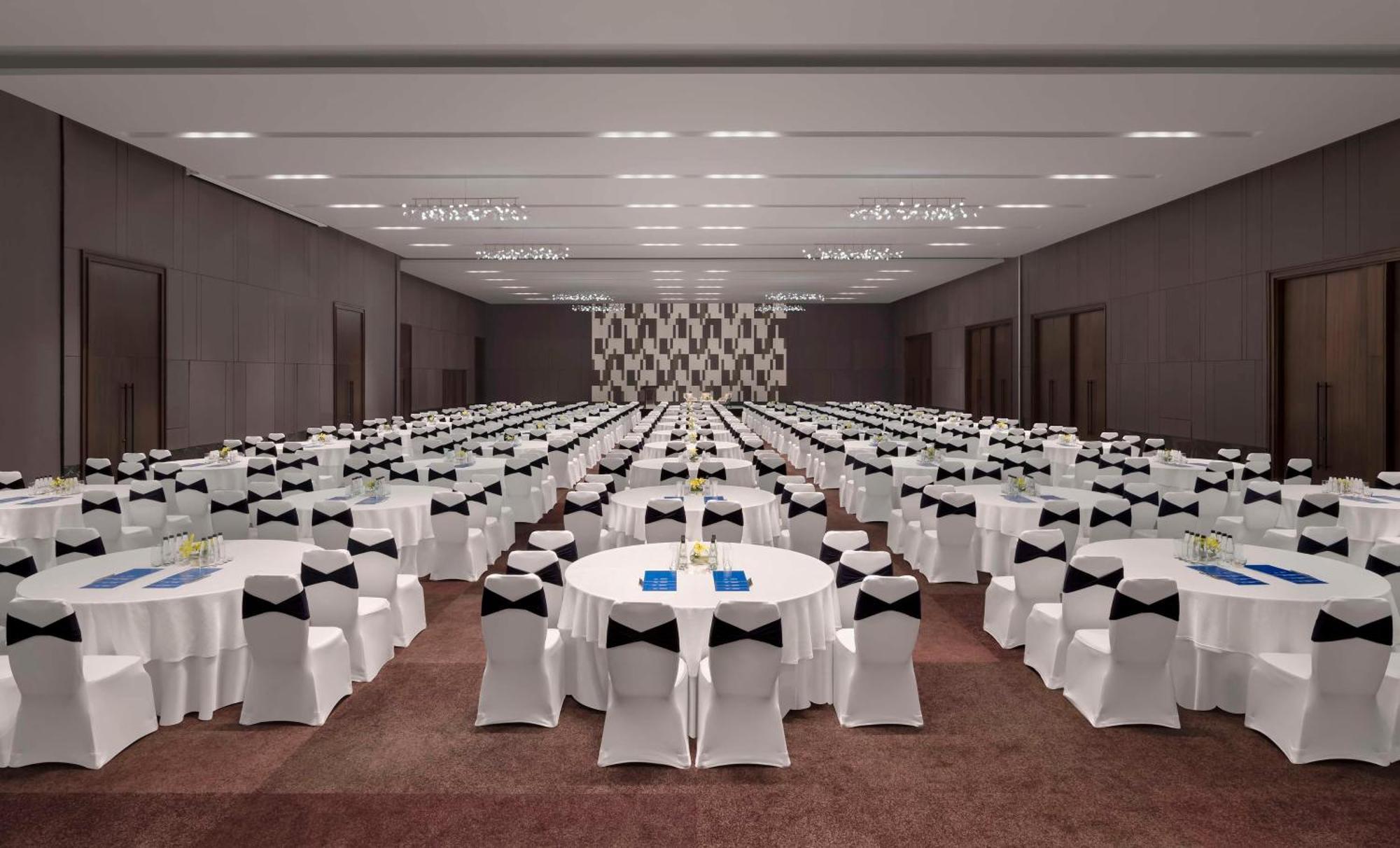Hilton Bengaluru Embassy Manyata Business Park Ξενοδοχείο Εξωτερικό φωτογραφία