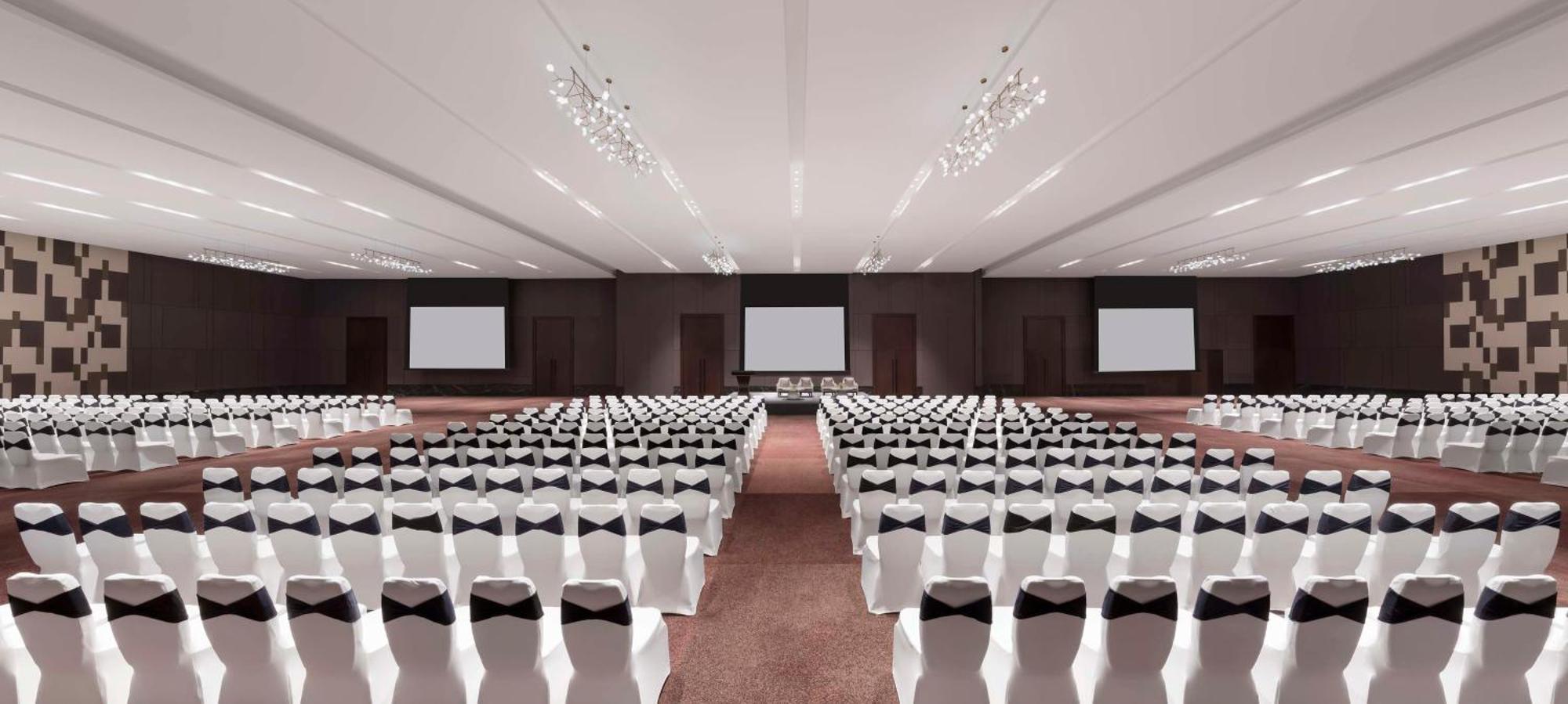 Hilton Bengaluru Embassy Manyata Business Park Ξενοδοχείο Εξωτερικό φωτογραφία