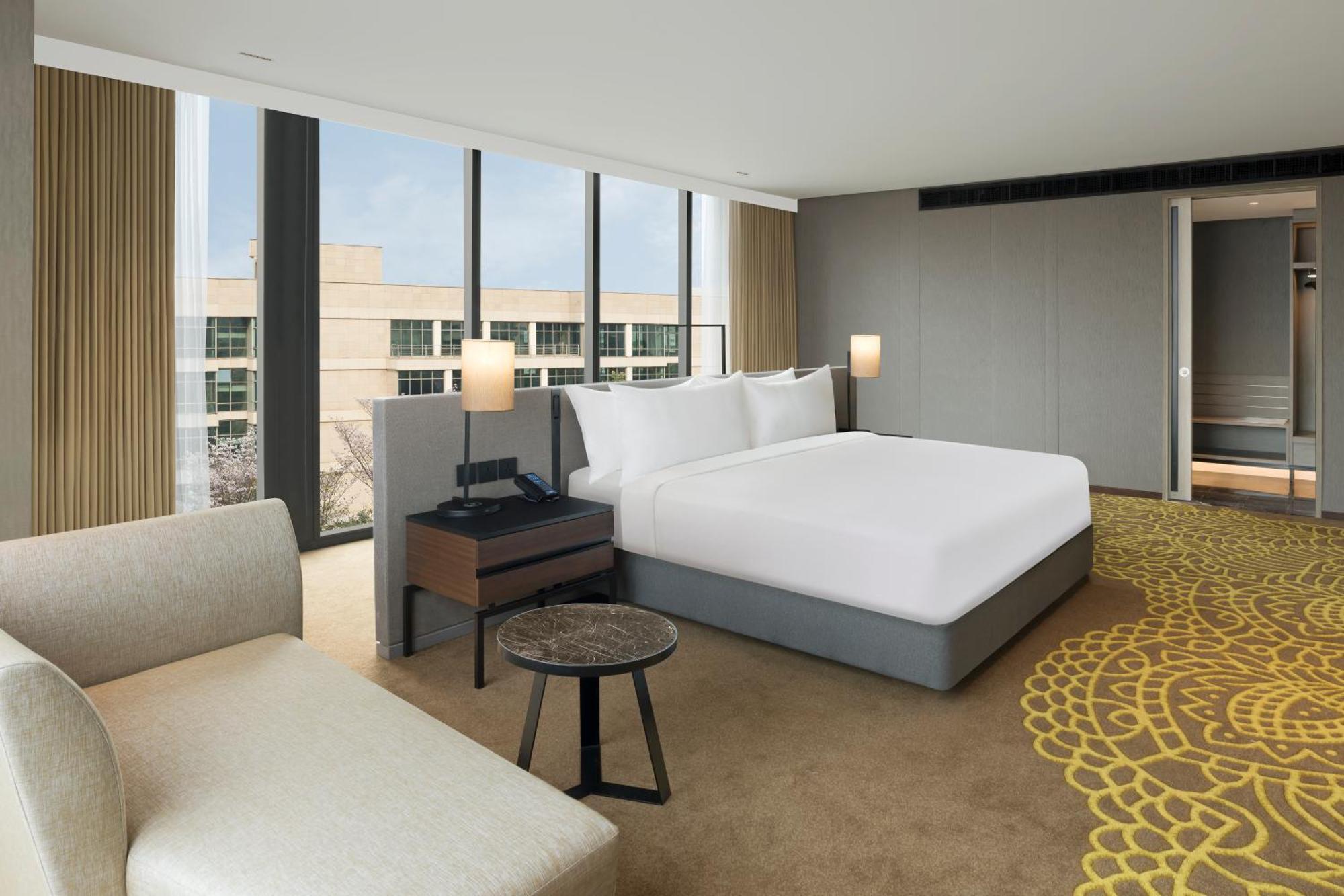 Hilton Bengaluru Embassy Manyata Business Park Ξενοδοχείο Εξωτερικό φωτογραφία